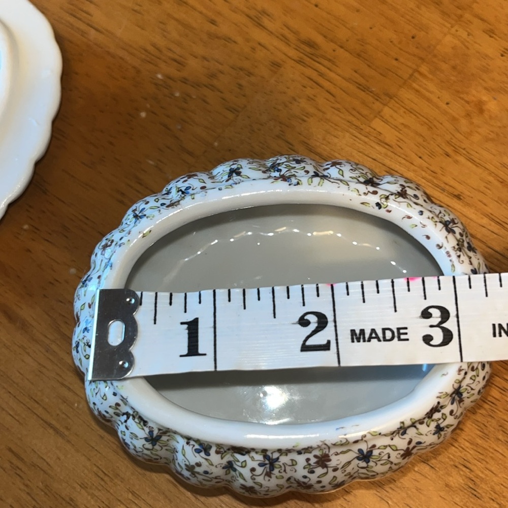Vintage Ceramic Porcelain Container with Multicolored Flowers and Scalloped Edge - Picture 15 of 15